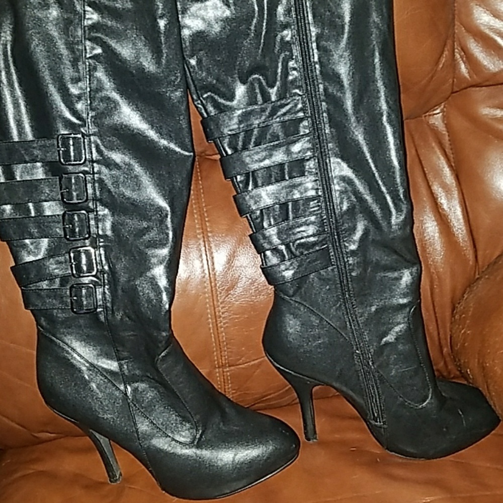 Black boots sz 9
